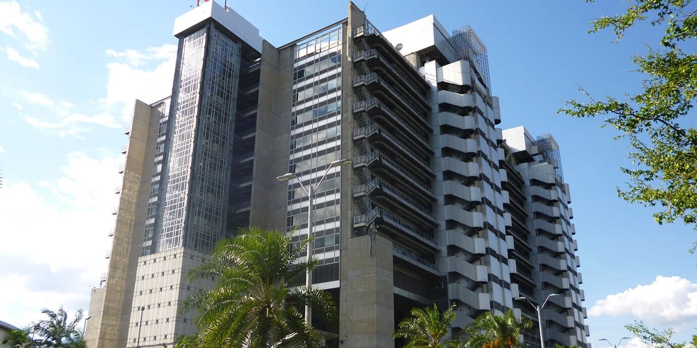 Las Empresas Públicas de Medellín (EPM) son una destacada entidad colombiana que opera en el sector de servicios públicos.